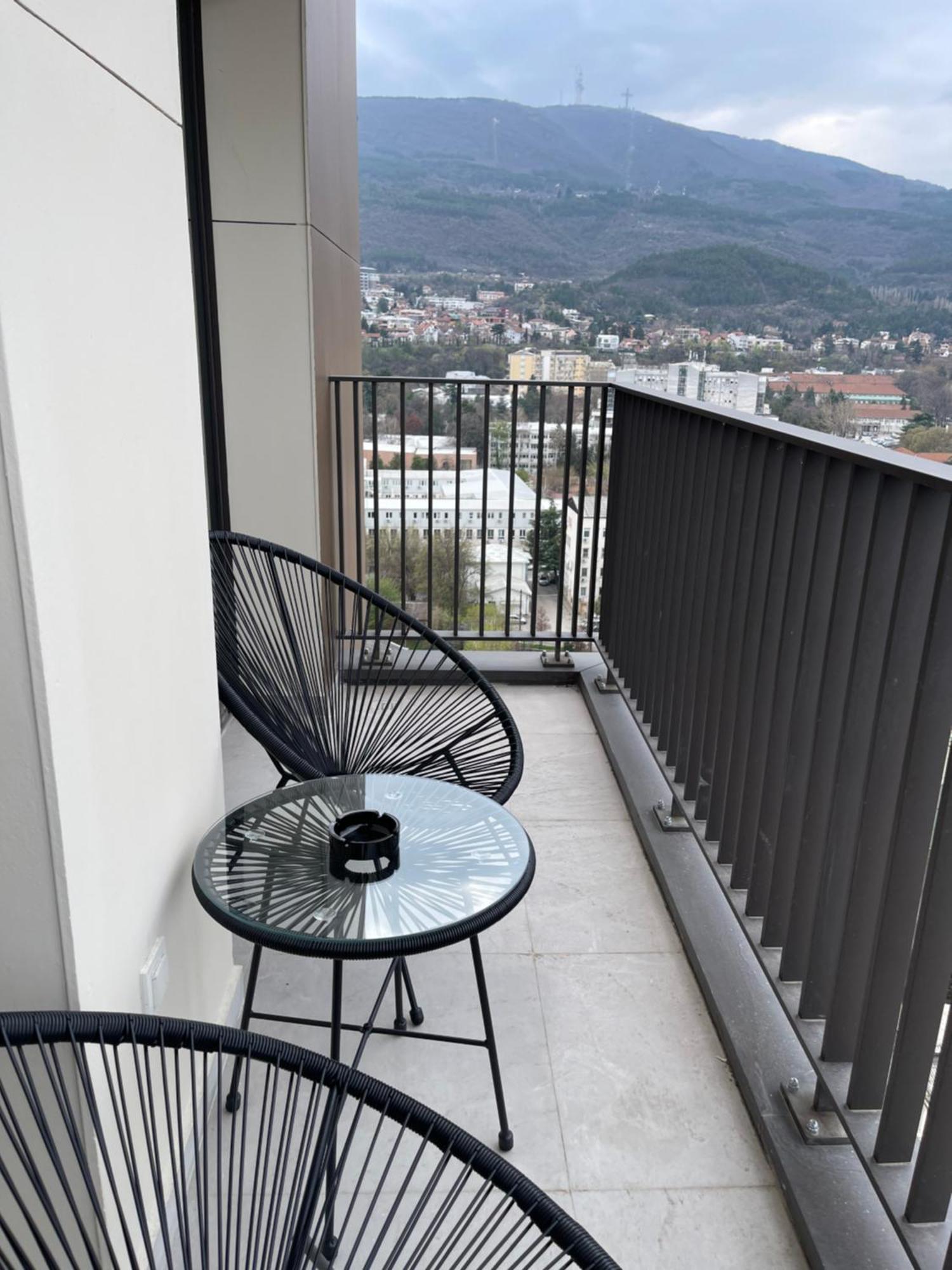 180° View Apartment In Diamond Building 斯科普里 外观 照片