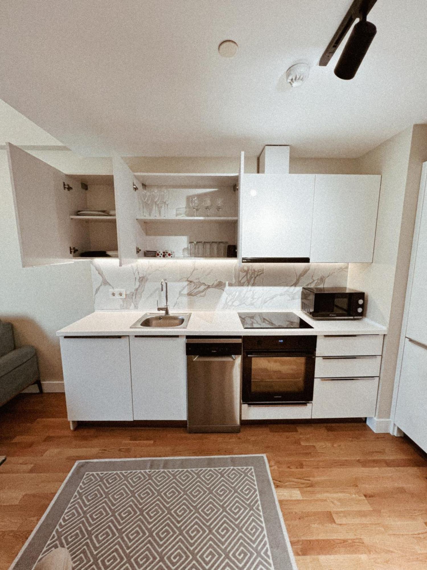 180° View Apartment In Diamond Building 斯科普里 外观 照片