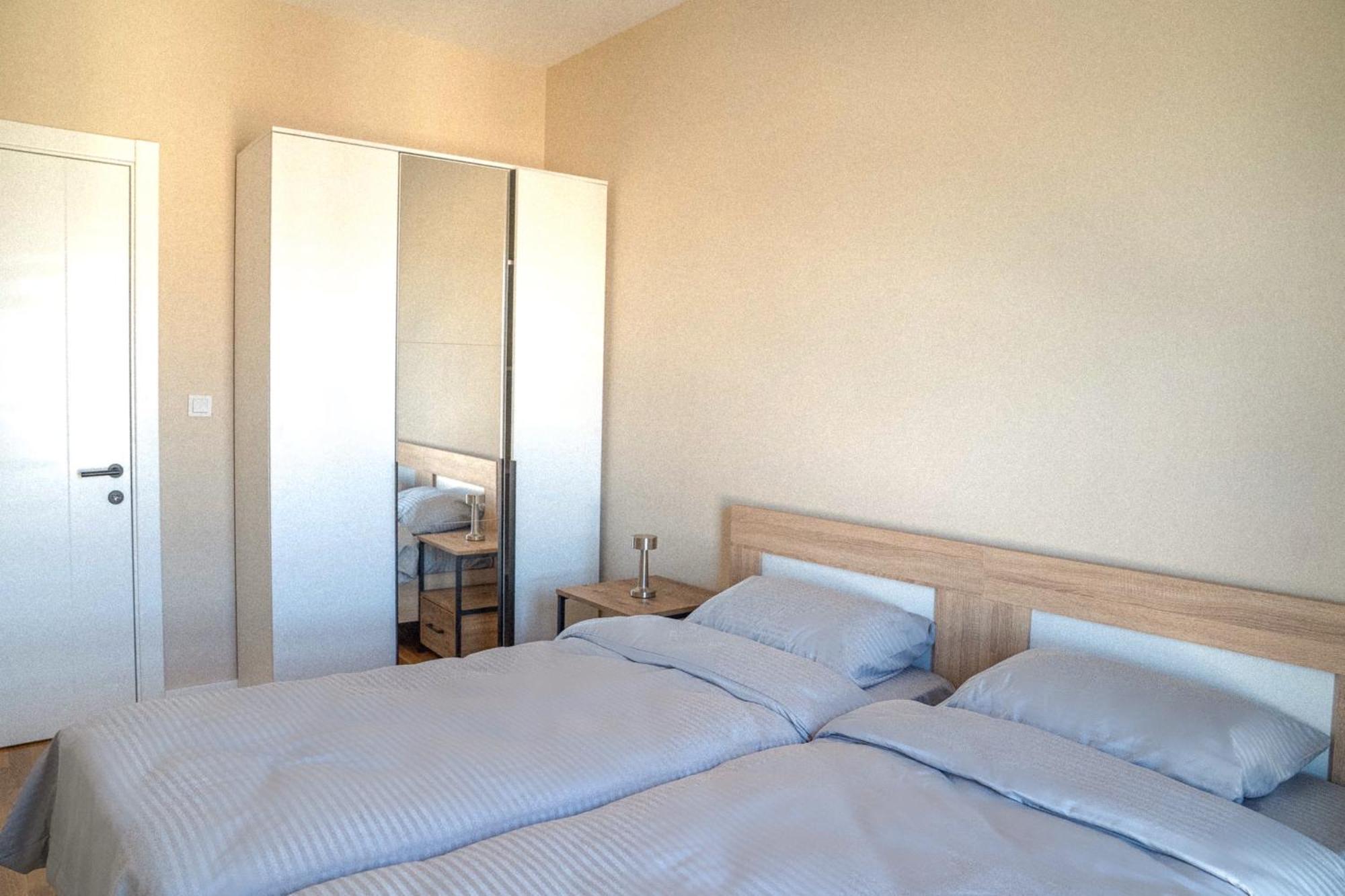 180° View Apartment In Diamond Building 斯科普里 外观 照片