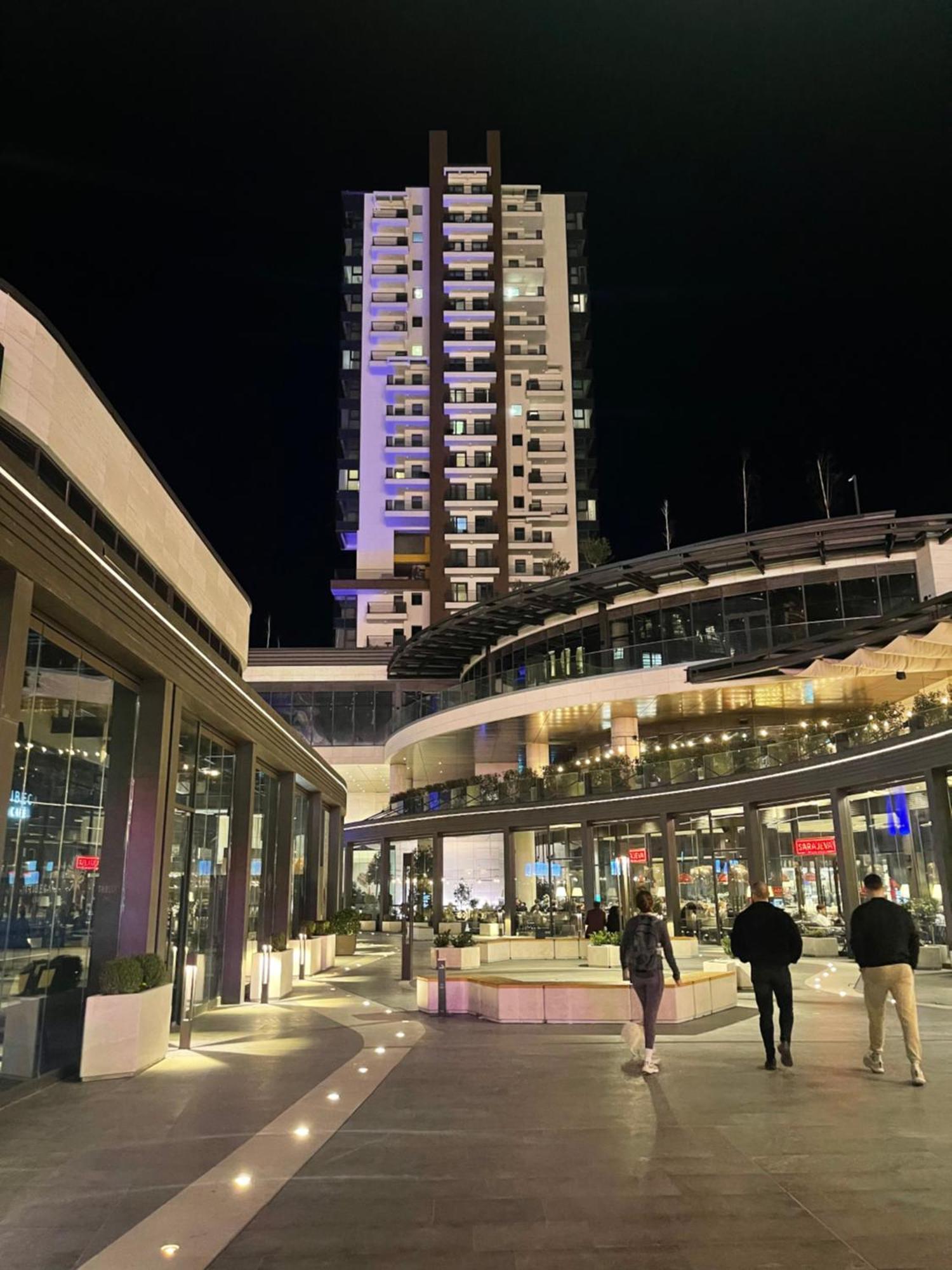 180° View Apartment In Diamond Building 斯科普里 外观 照片