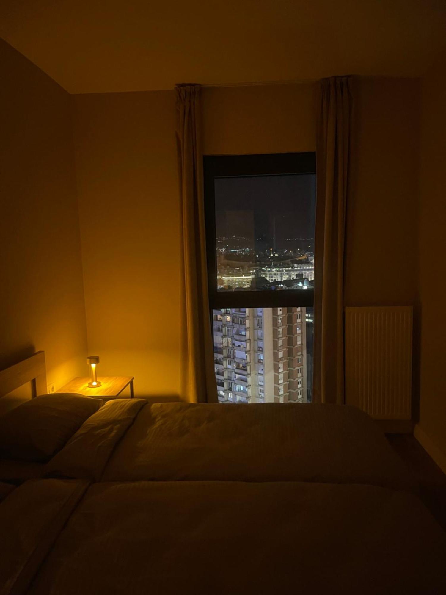 180° View Apartment In Diamond Building 斯科普里 外观 照片