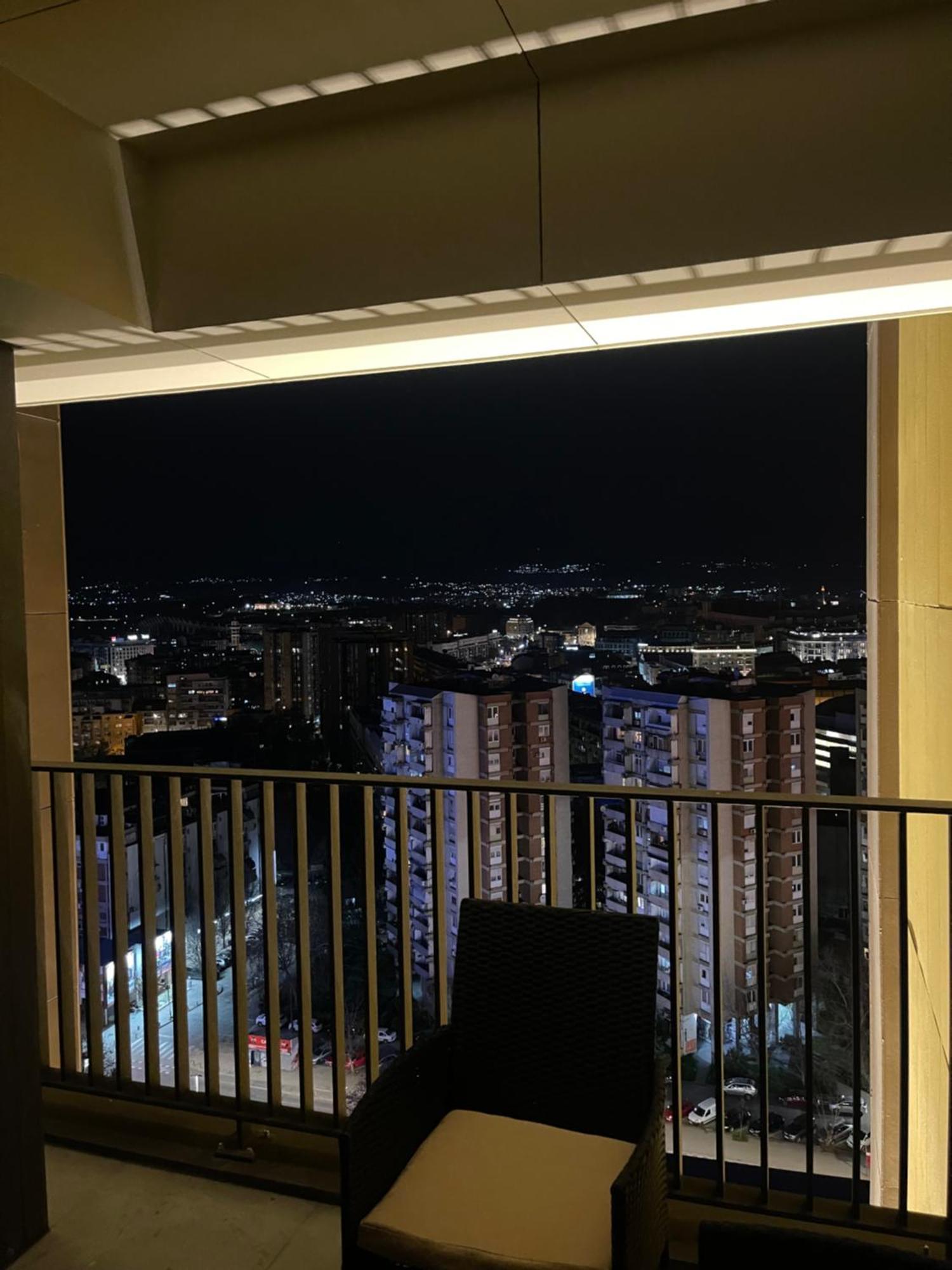 180° View Apartment In Diamond Building 斯科普里 外观 照片