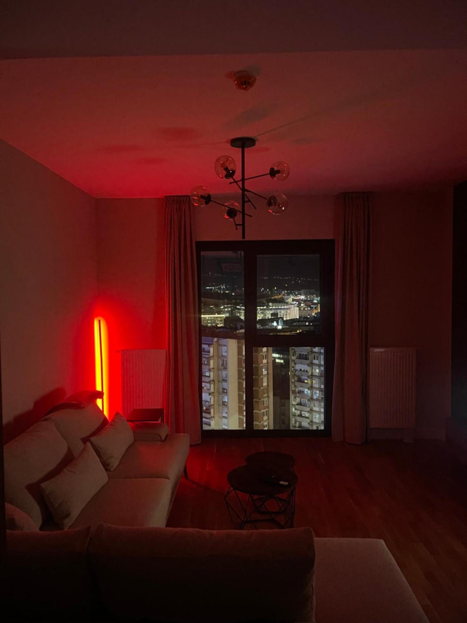 180° View Apartment In Diamond Building 斯科普里 外观 照片