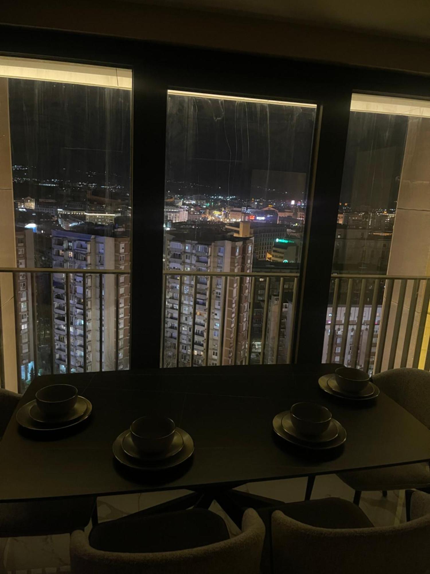 180° View Apartment In Diamond Building 斯科普里 外观 照片