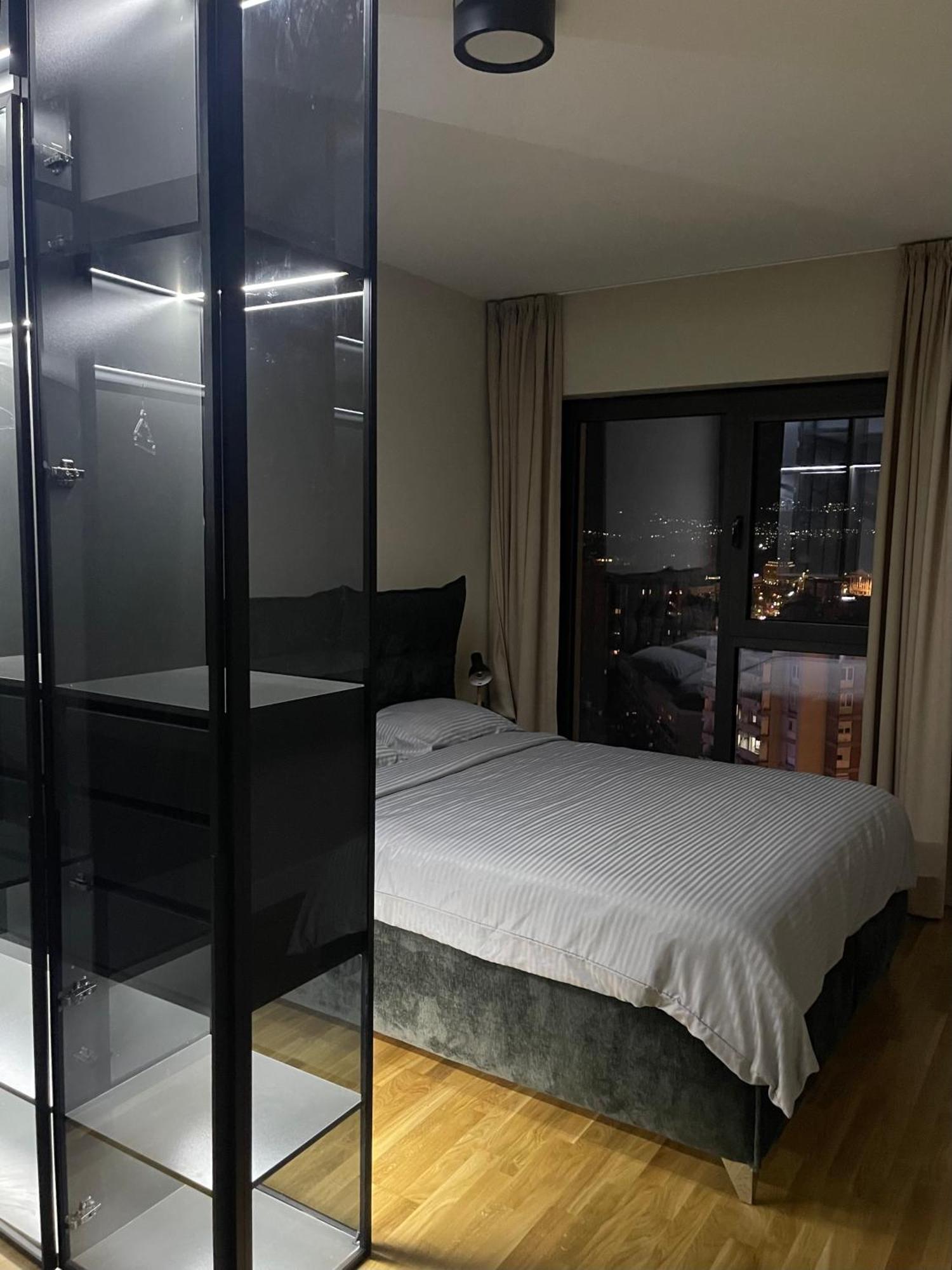 180° View Apartment In Diamond Building 斯科普里 外观 照片